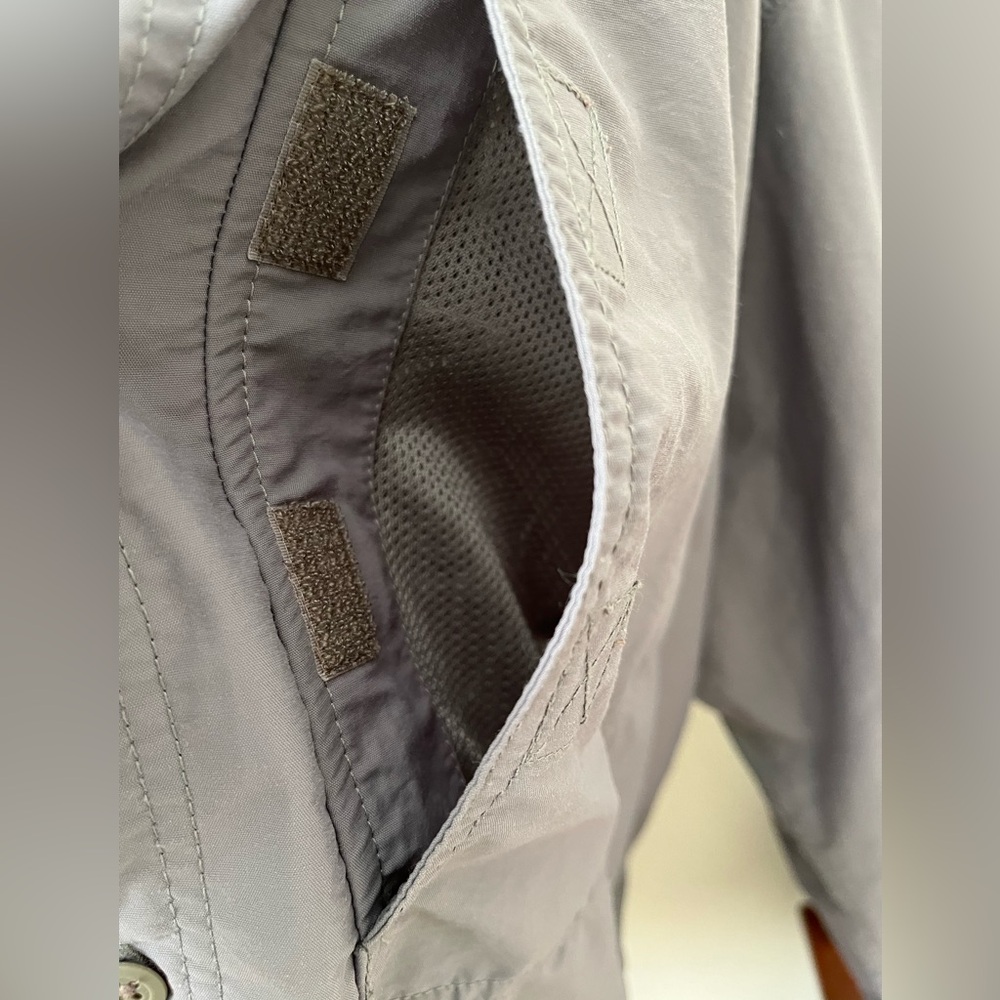 EUC Men's Mountain Hardware Gray shirt - Picture 5 of 16